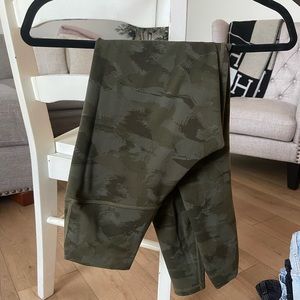 Colorfulkoala camo leggings size small